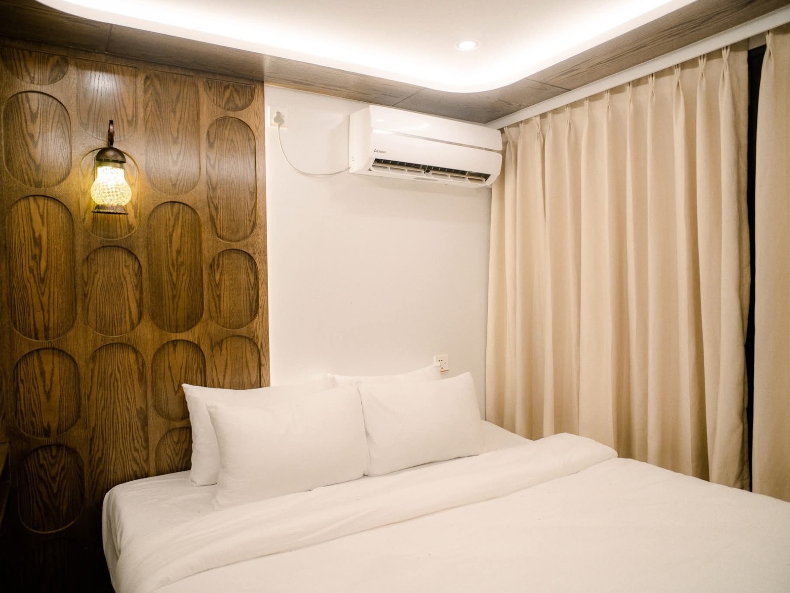 The ARK - A Luxury Houseboat