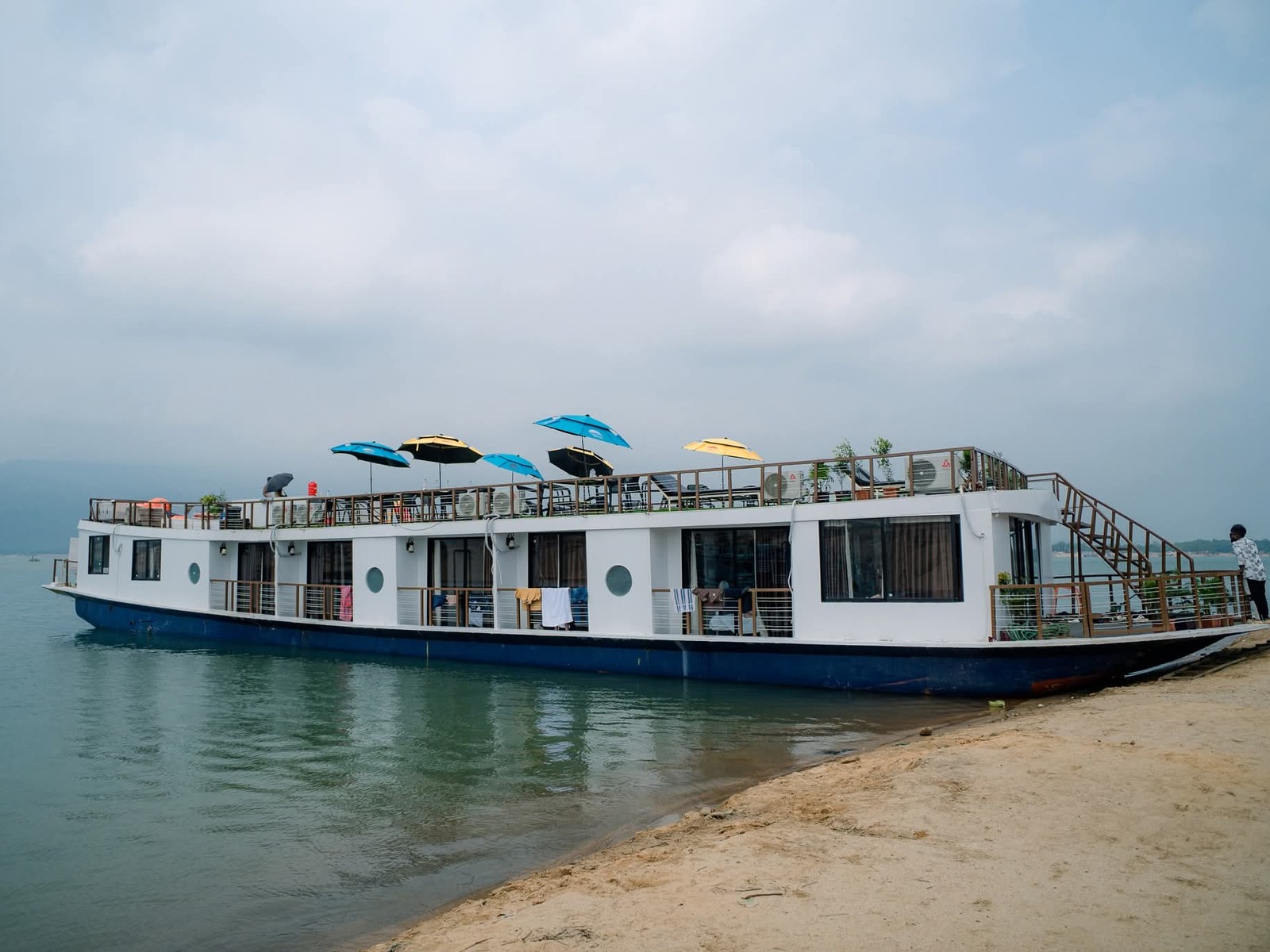 The ARK - A Luxury Houseboat