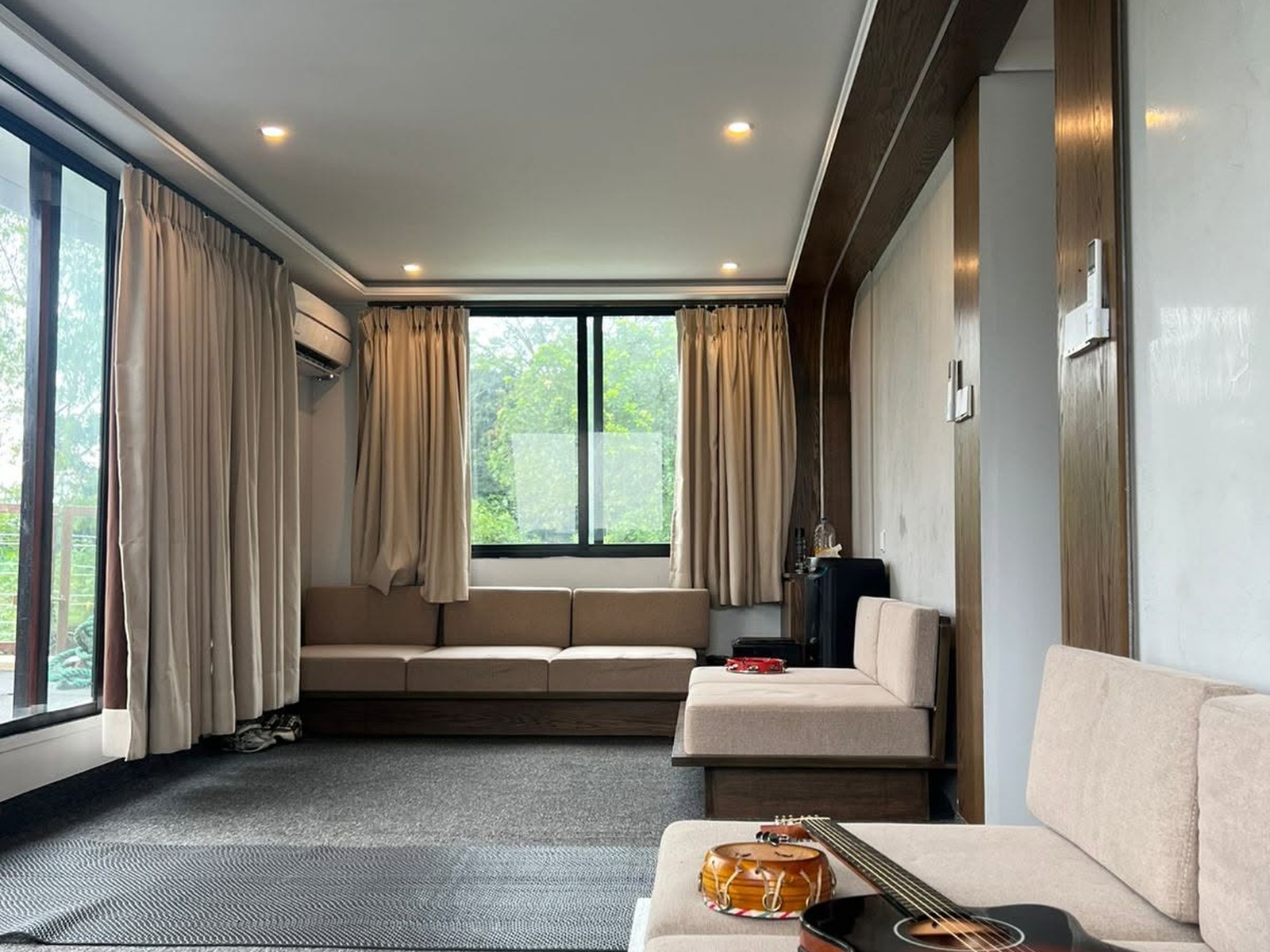 The ARK - A Luxury Houseboat