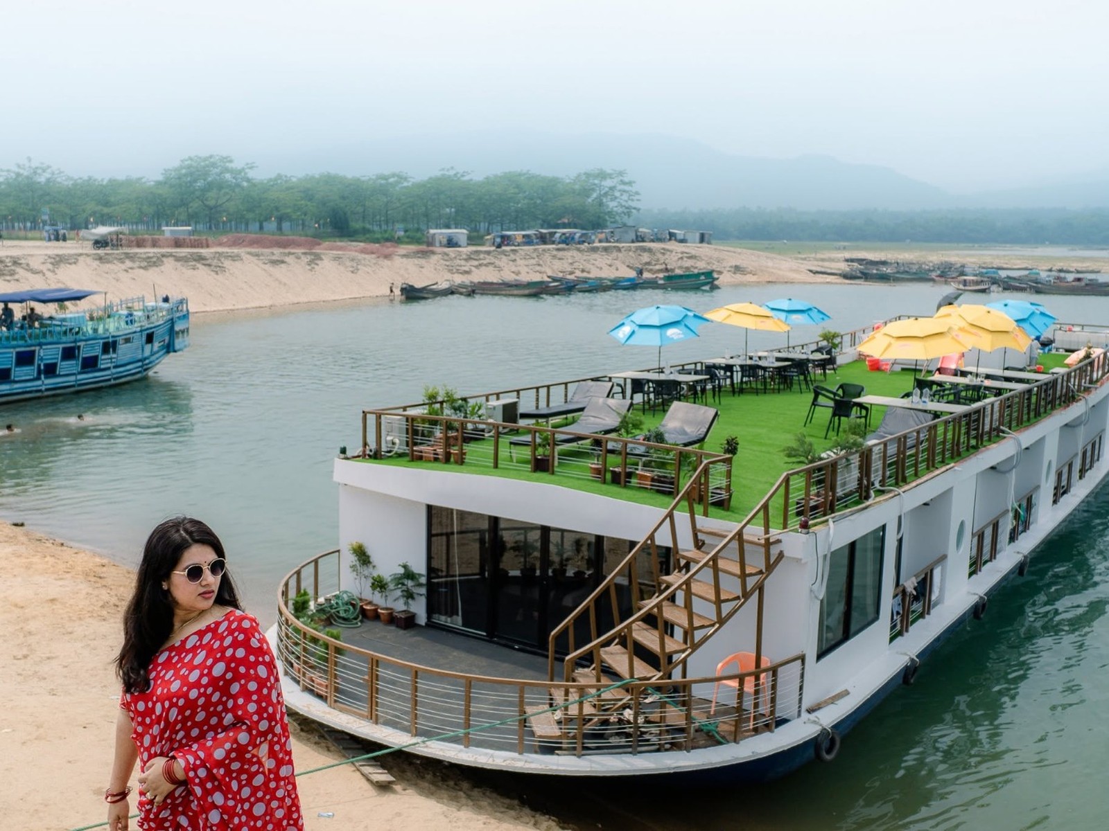 The ARK - A Luxury Houseboat