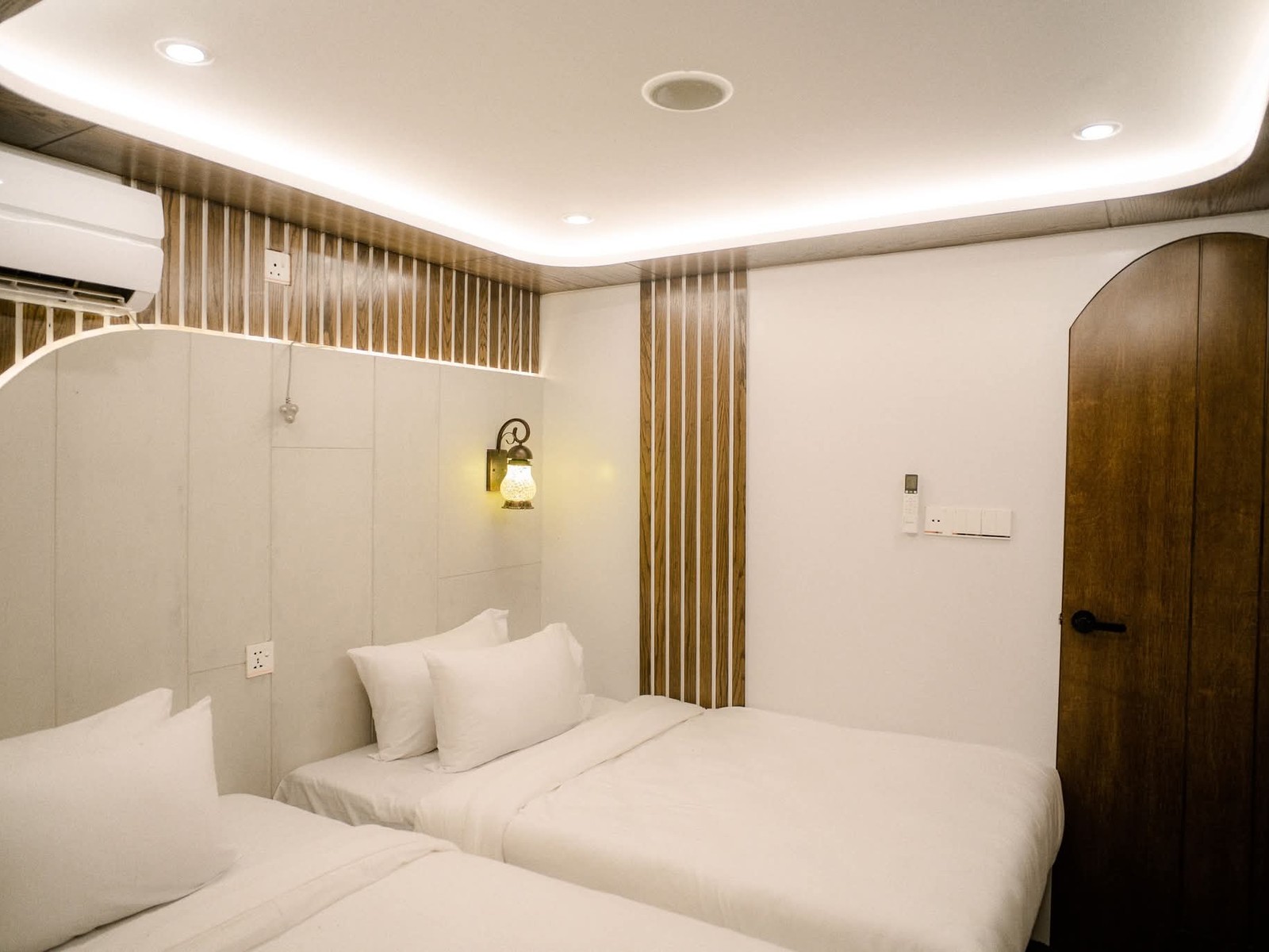 The ARK - A Luxury Houseboat