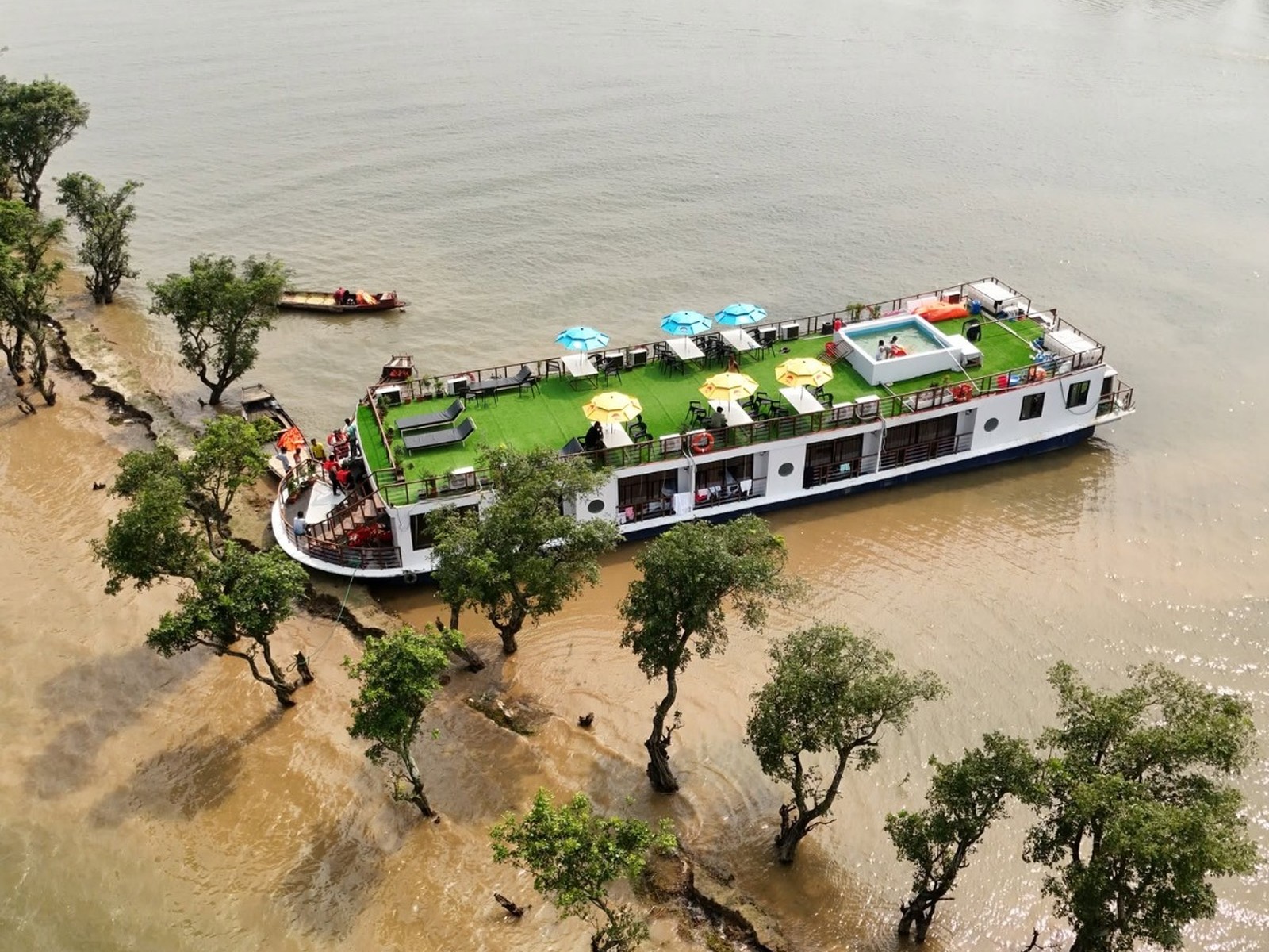 The ARK - A Luxury Houseboat