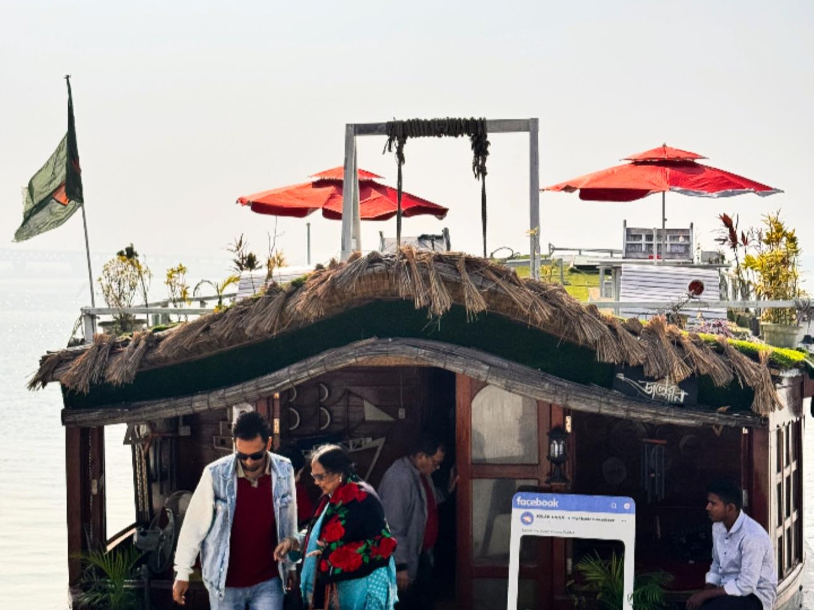 Cabin(1:3) on জলের গান- A Rythmic Houseboat - Image 3