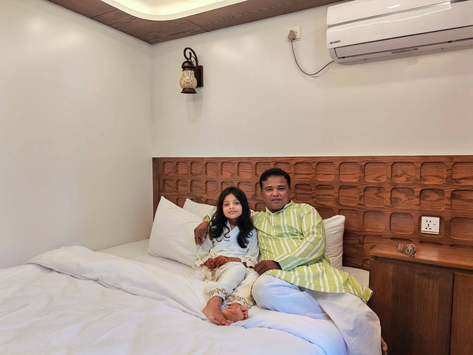 AC Deluxe Cabin (1:3) on The ARK - A Luxury Houseboat - Image 3