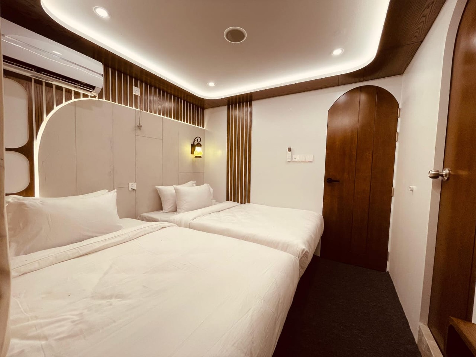 AC Family Cabin(1:4) on The ARK - A Luxury Houseboat