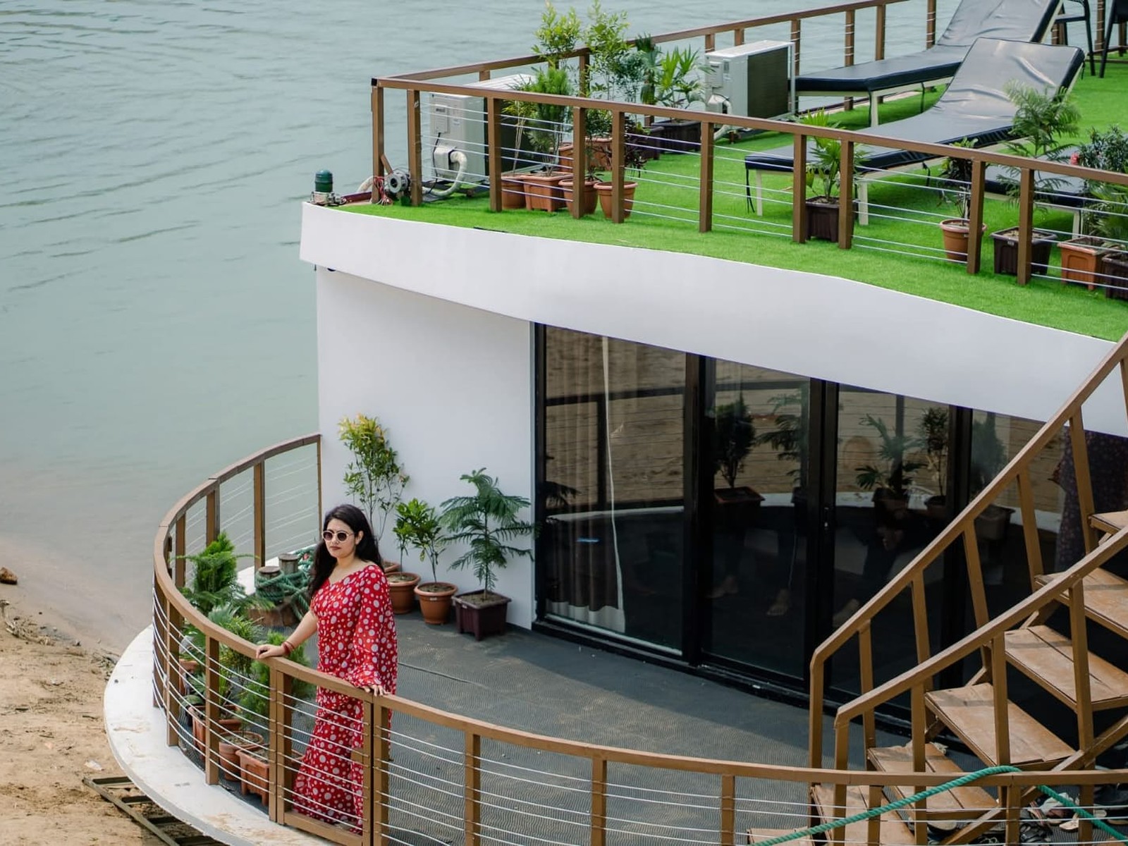 AC Premium Cabin (1:3) on The ARK - A Luxury Houseboat