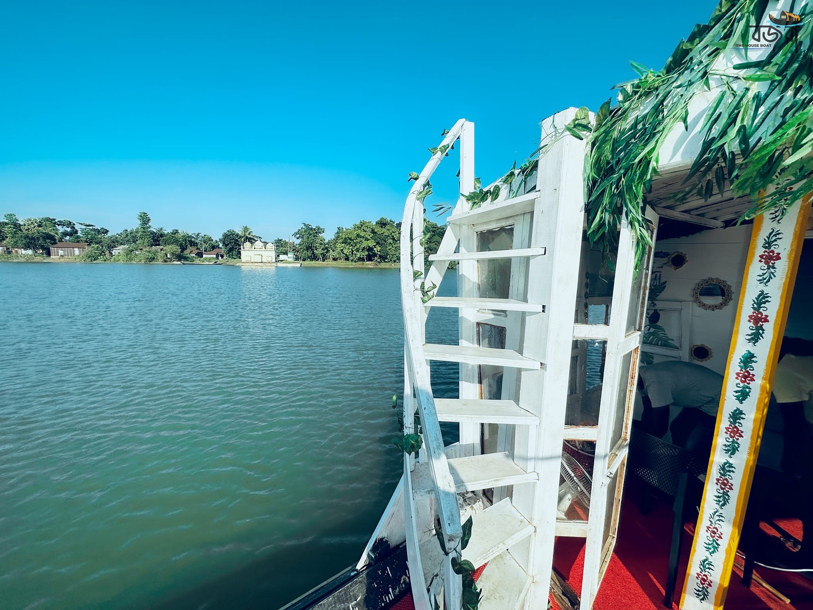 Cabin (1:2) on তরুছায়া-Toruchaya - Image 4